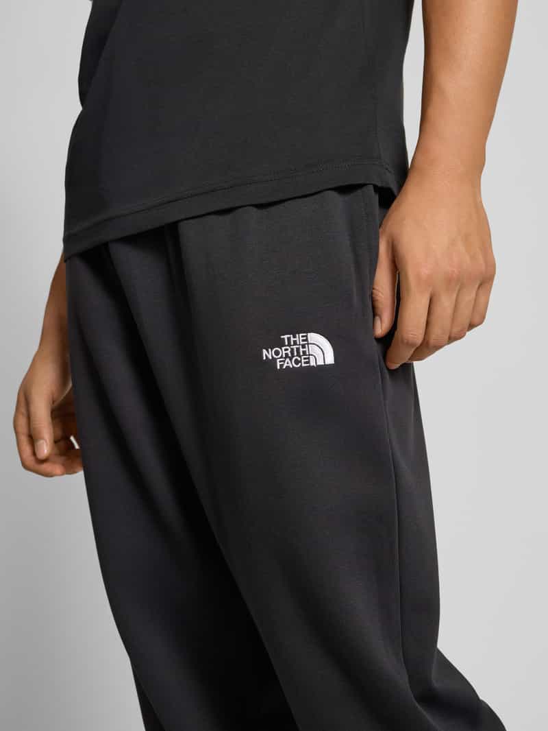 The North Face Regular fit sweatpants met labelstitching