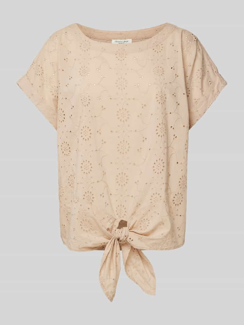 Christian Berg Woman Blouseshirt met broderie anglaise en knoopdetail