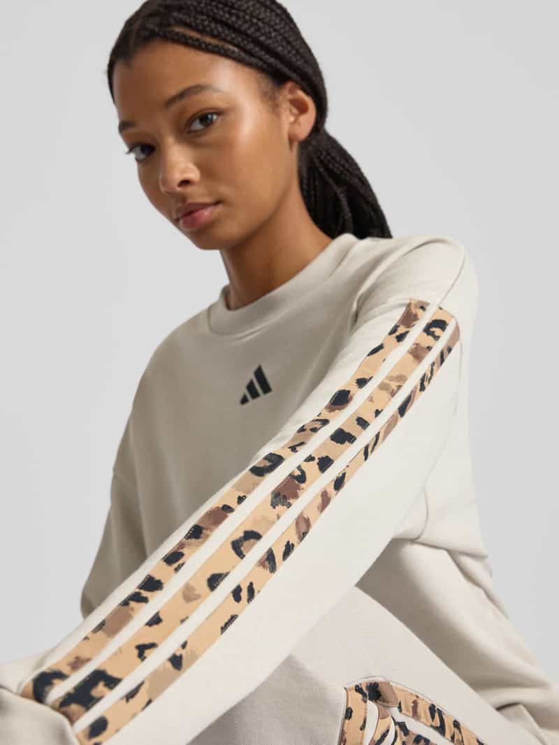 adidas Sportswear Regular fit sweatshirt met viscose en logostitching