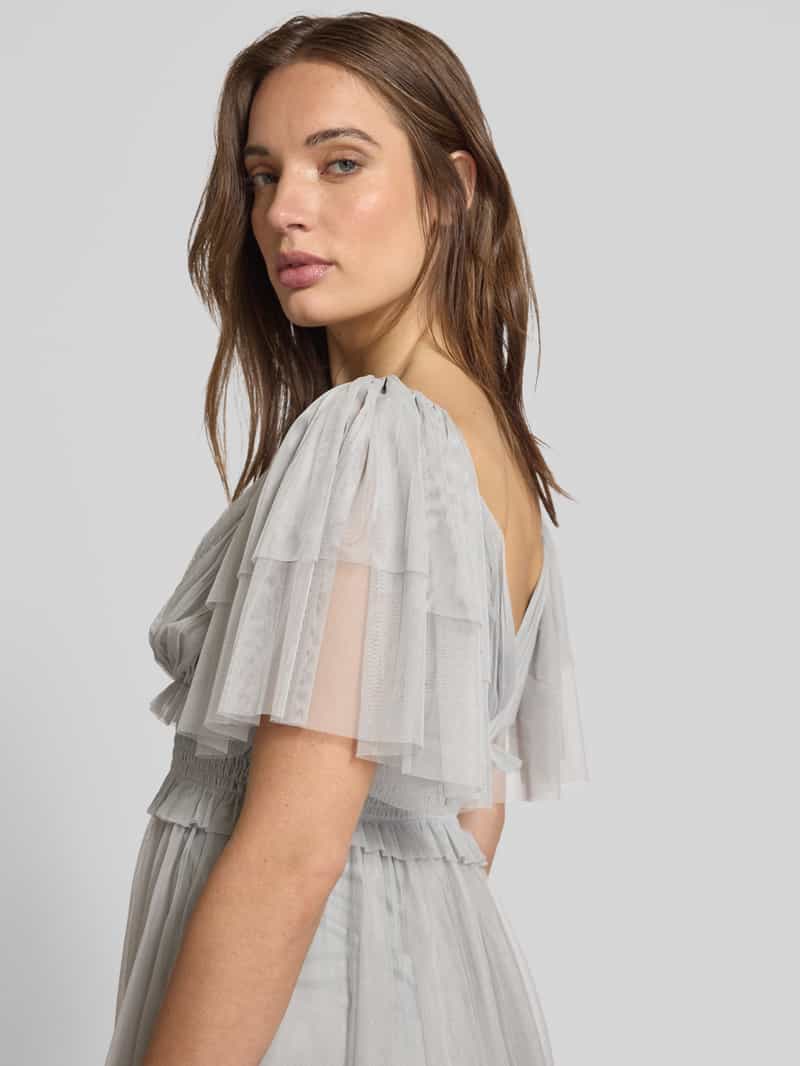 Lace & Beads Cocktailjurk met V-hals en tailleband