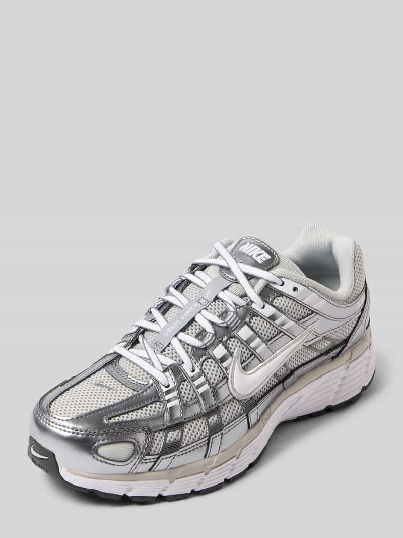 sneakers met labelpatch