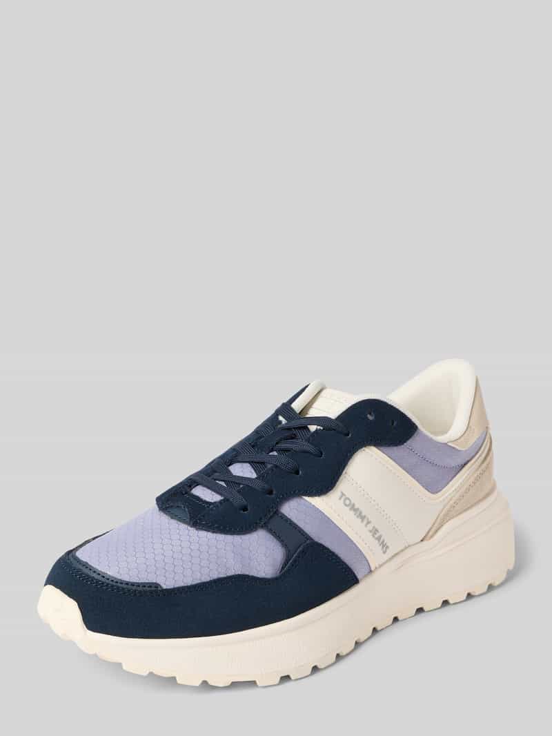 Lage sneaker met labeldetail en vetersluiting