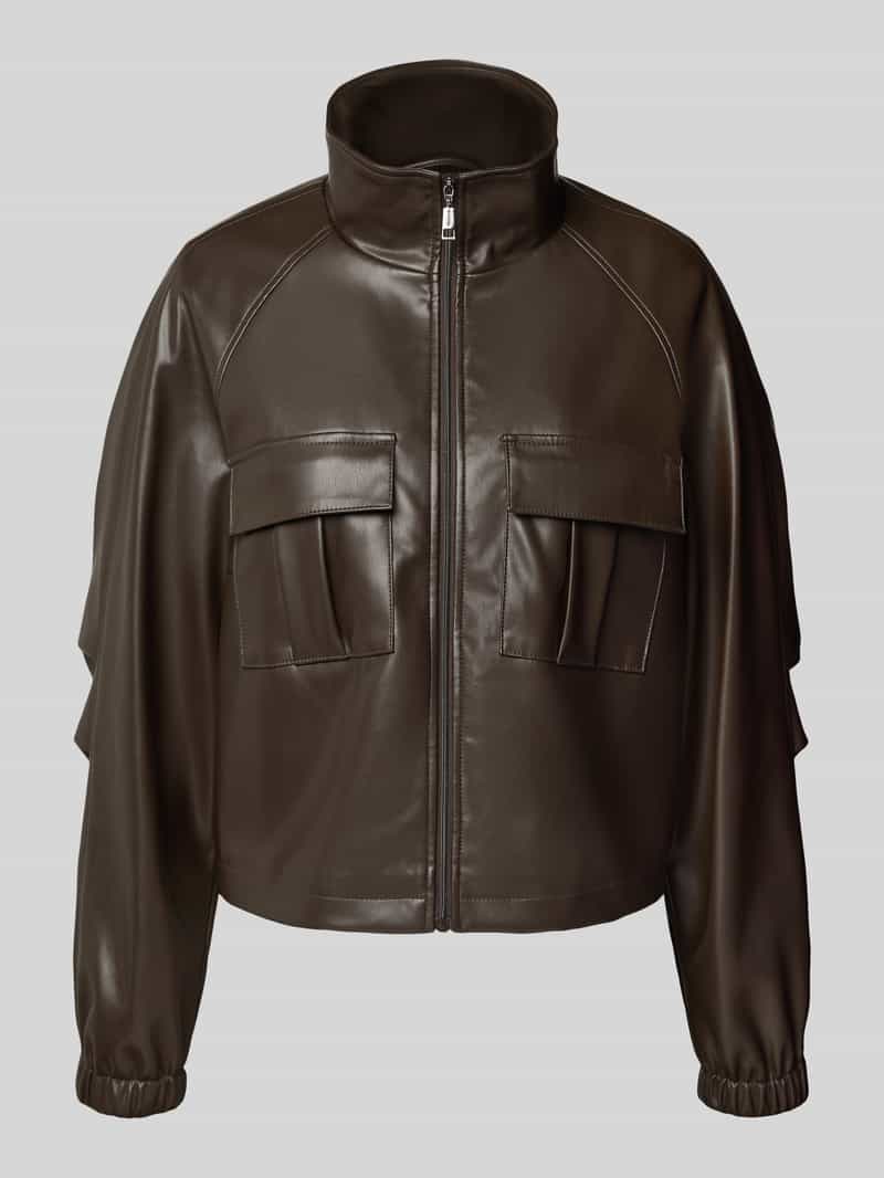 comma Jack in leerlook met opstaande kraag