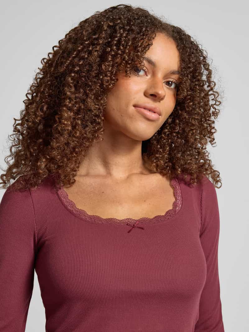 Only Slim fit shirt met lange mouwen en met kant versierde boothals model 'WILMA'