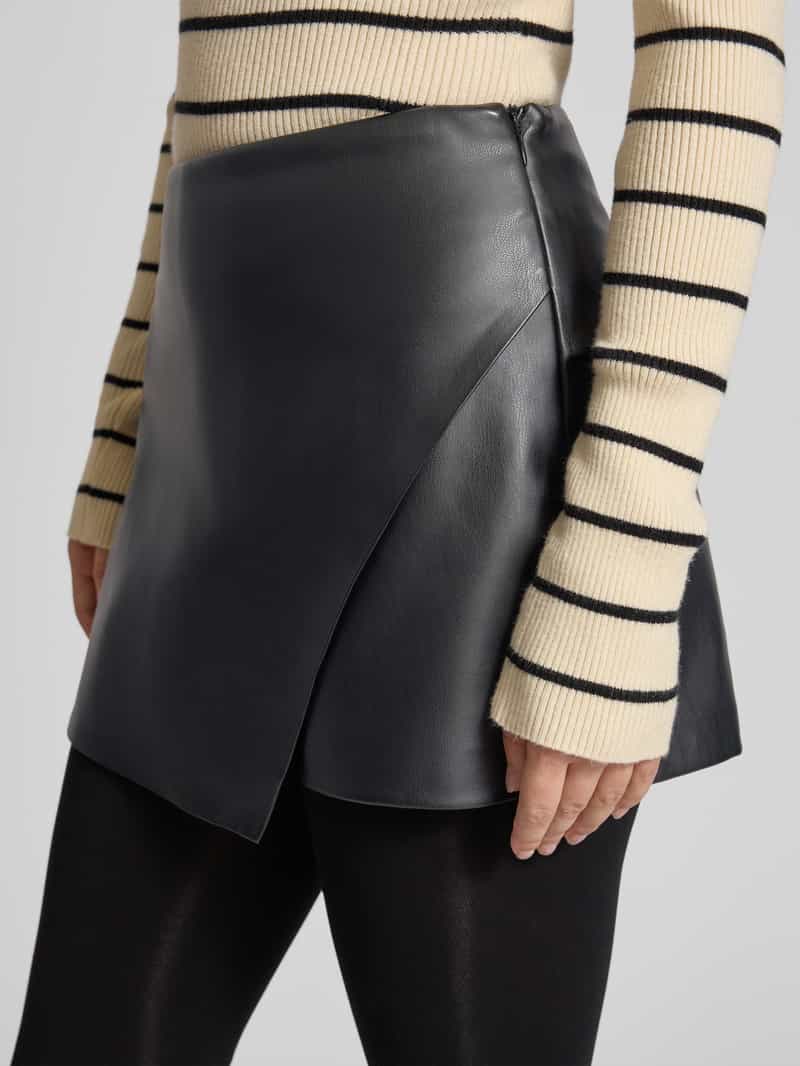 Only Regular fit skort in kunstleerlook model 'MIST'