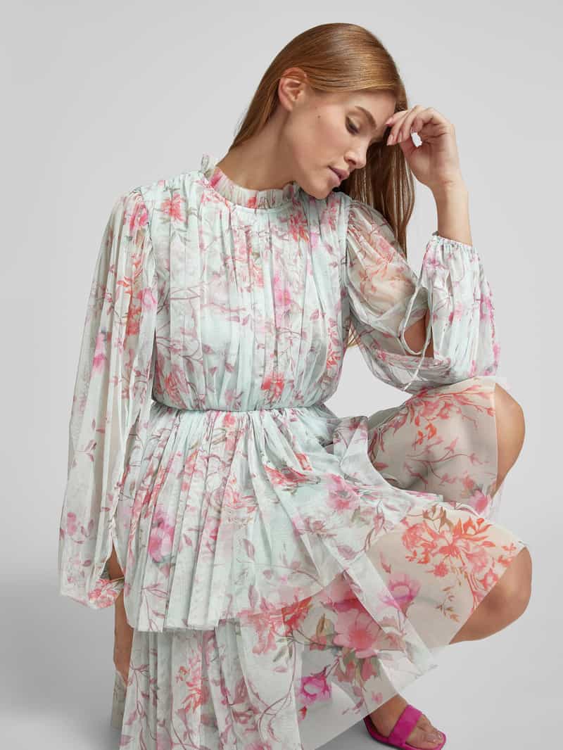Lace & Beads Cocktailjurk met opstaande kraag