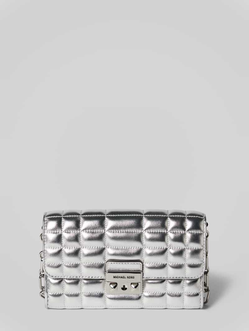 Torebka z zapięciem na klamrę z efektem metalicznym