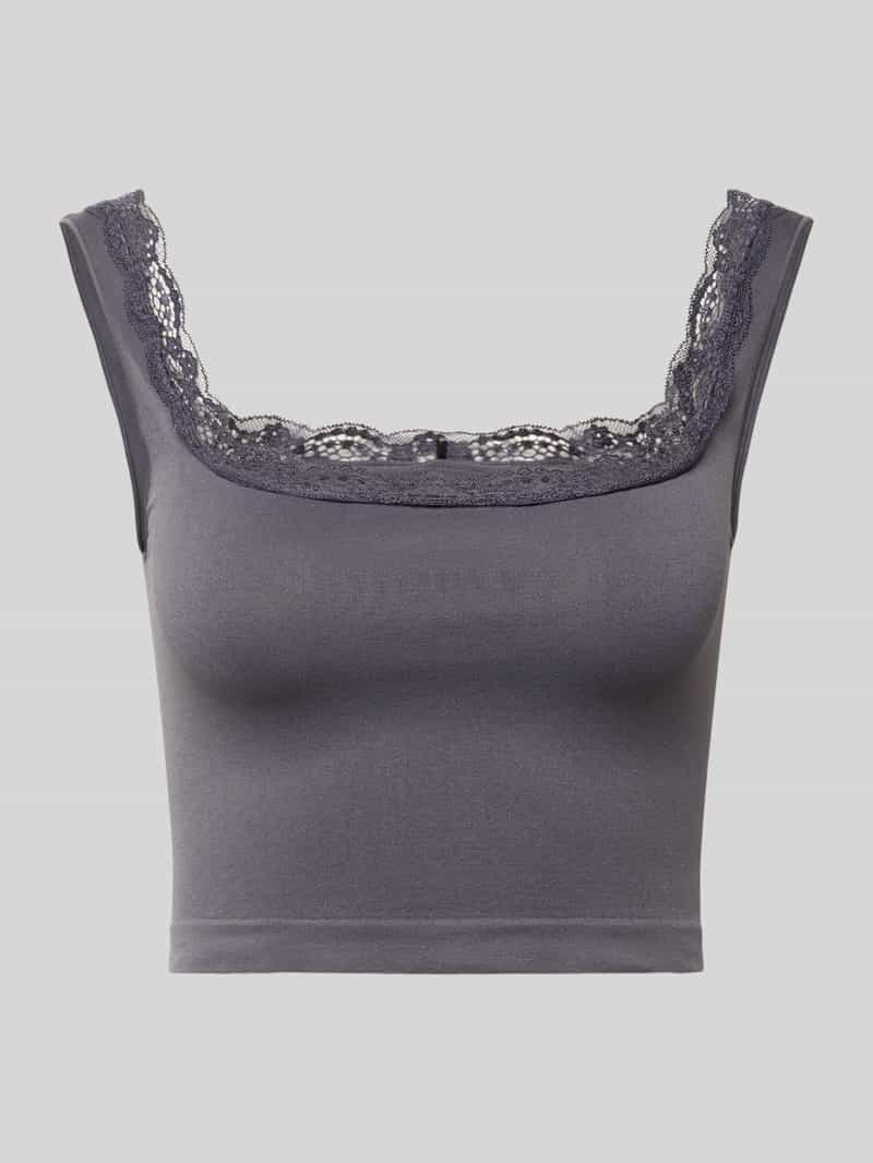 Only Slim fit korte top met kant model 'VICKY'