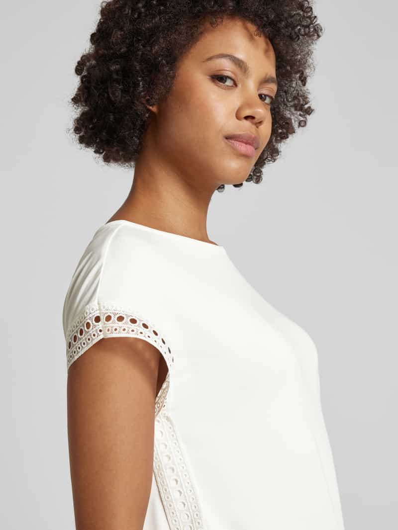 comma T-shirt met broderie anglaise