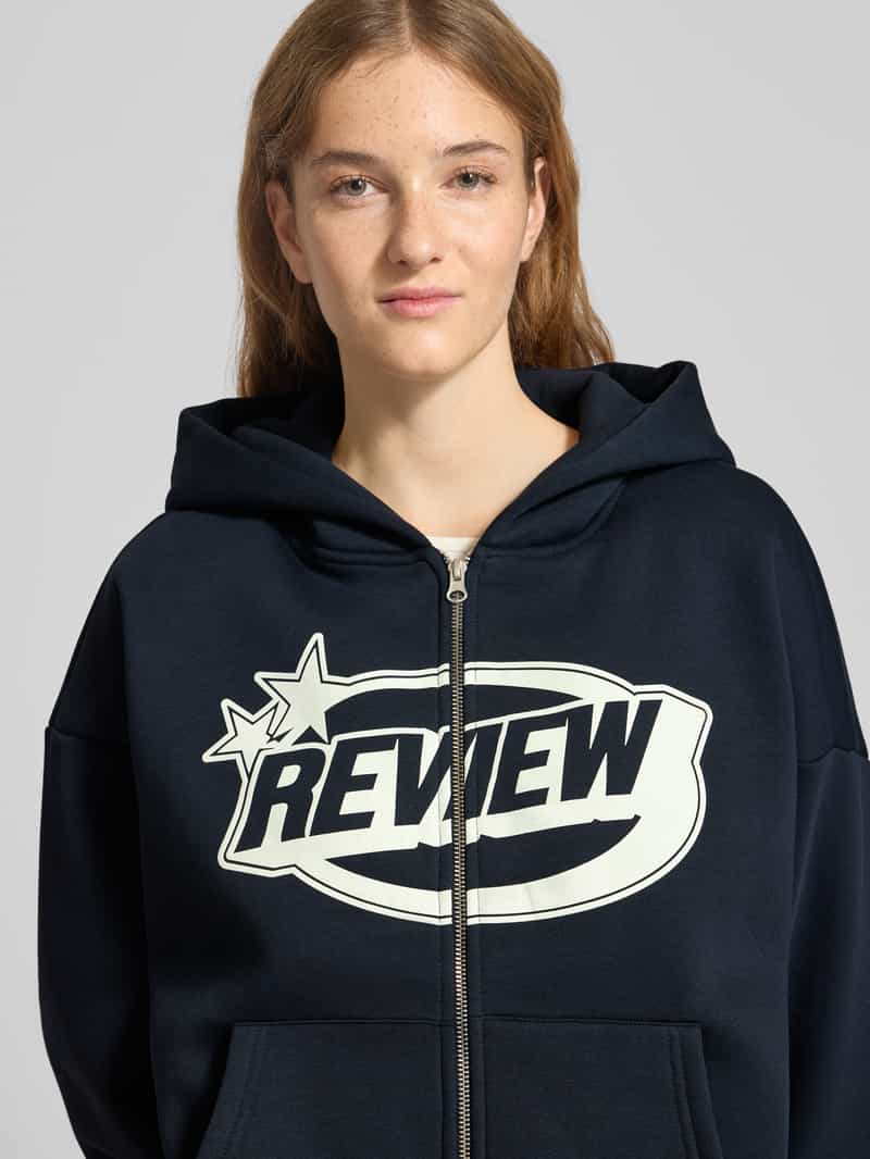 Review Sweatjack met logo en kangoeroezak