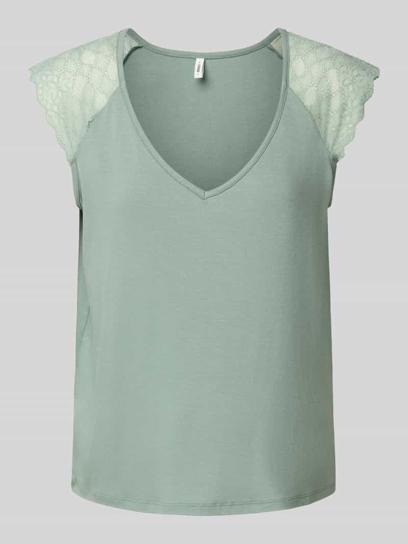Only Shirt met V-hals ONLPETRA S/S LACE MIX TOP CS JRS