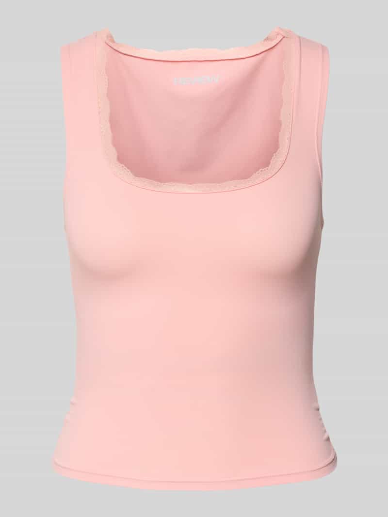 Review Tanktop met U-hals