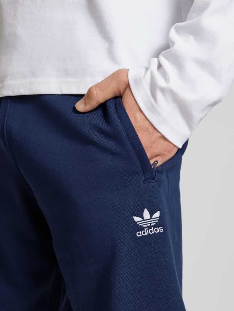 adidas Originals Korte broek met labelstitching en elastische band