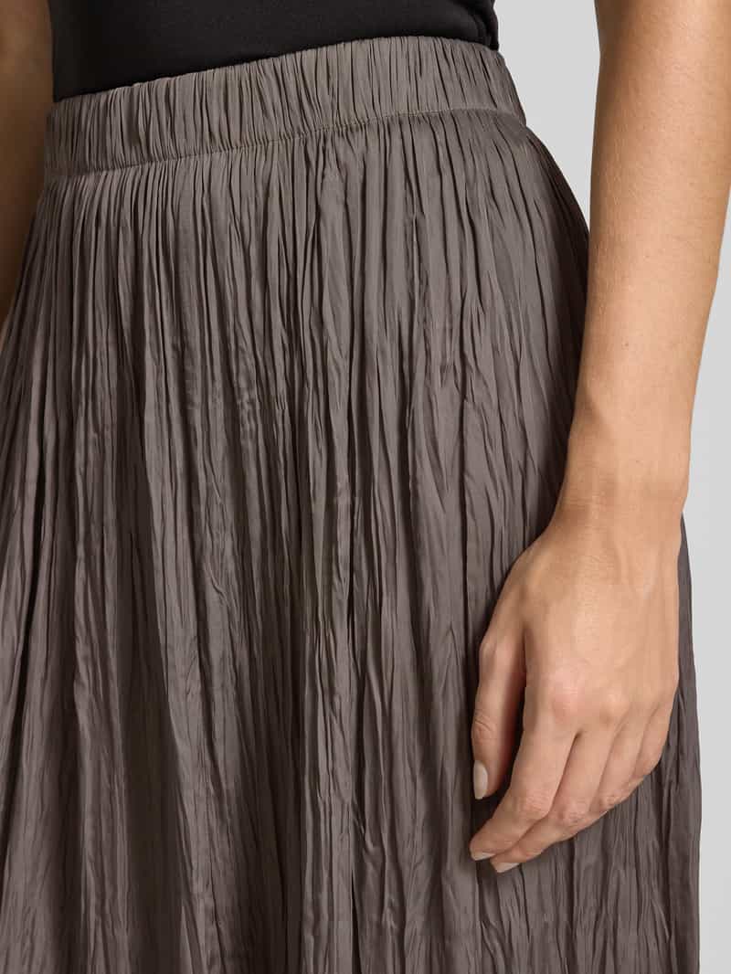 Oui Midirok in geplooide look