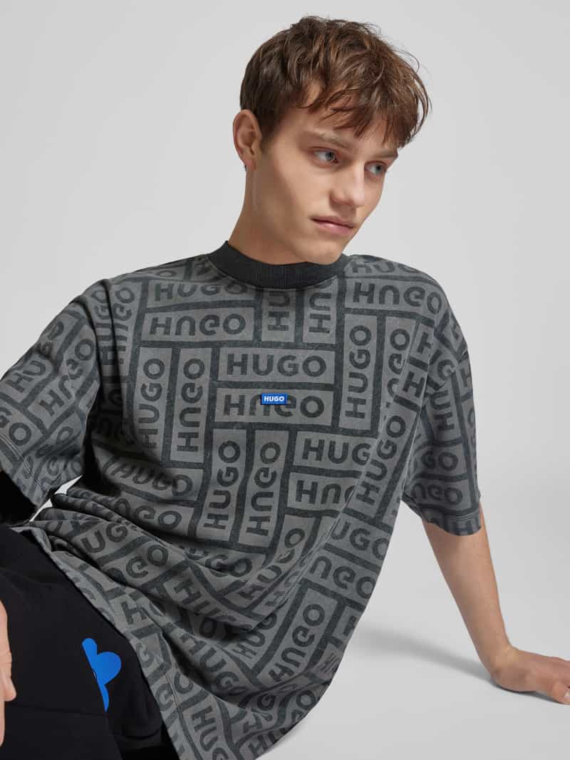 Hugo Blue NU NIEUW bij P&C*: T-shirt met all-over labelprint model 'Nidane'