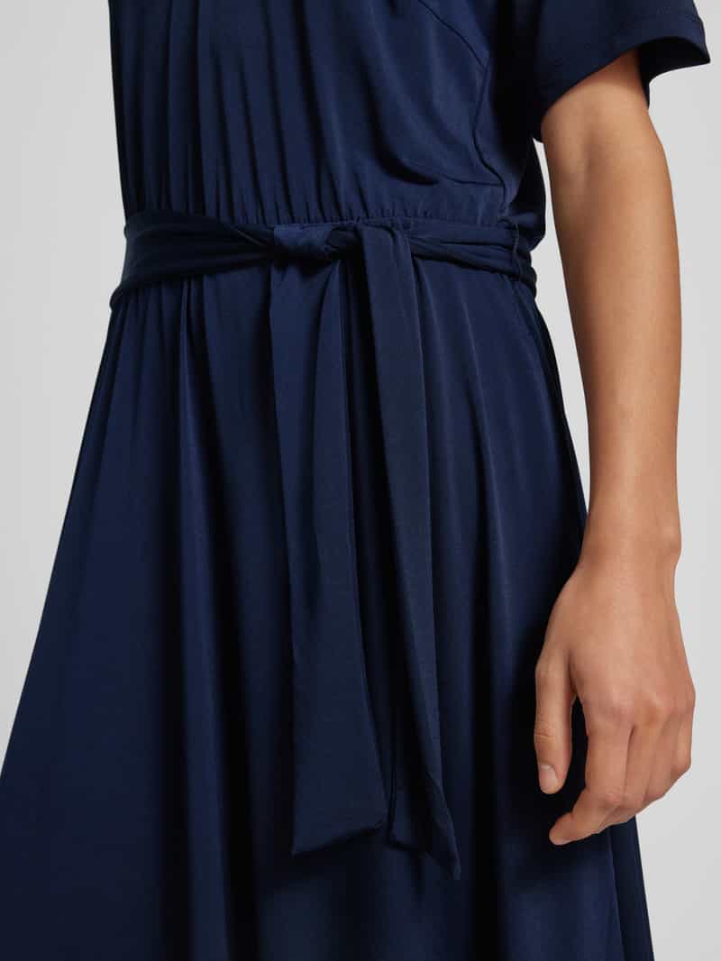 MORE & MORE Midi-jurk met V-hals en strikceintuur