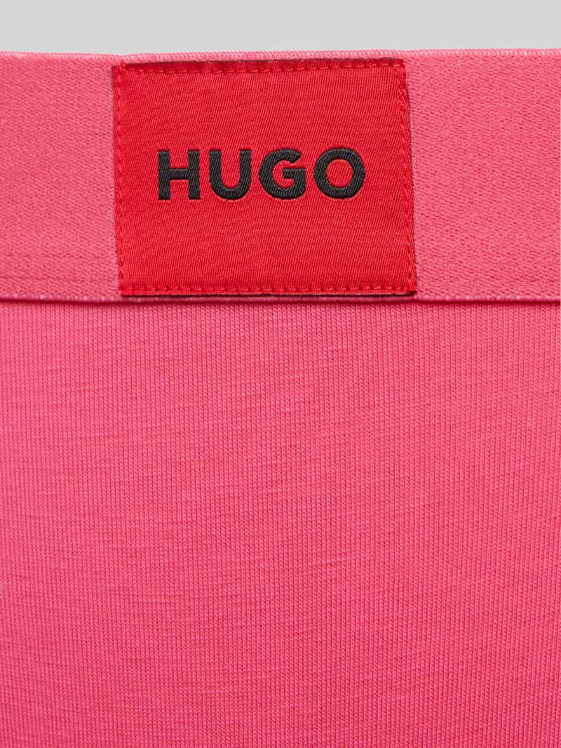 HUGO String met labelpatch model 'Red Label'