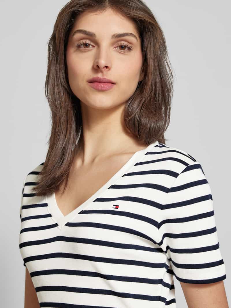 Tommy Hilfiger Slim fit T-shirt met V-hals model 'CODY'