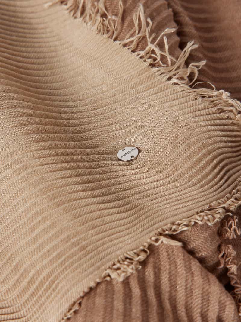 Marc Cain Sjaal met franjes en labeldetail