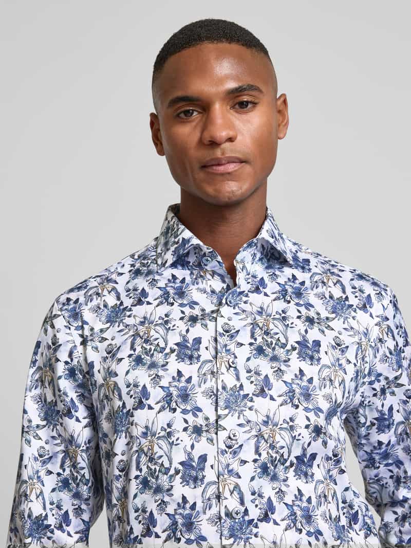 OLYMP SIGNATURE SLIM FIT Slim fit zakelijk overhemd met kentkraag model 'Savio'