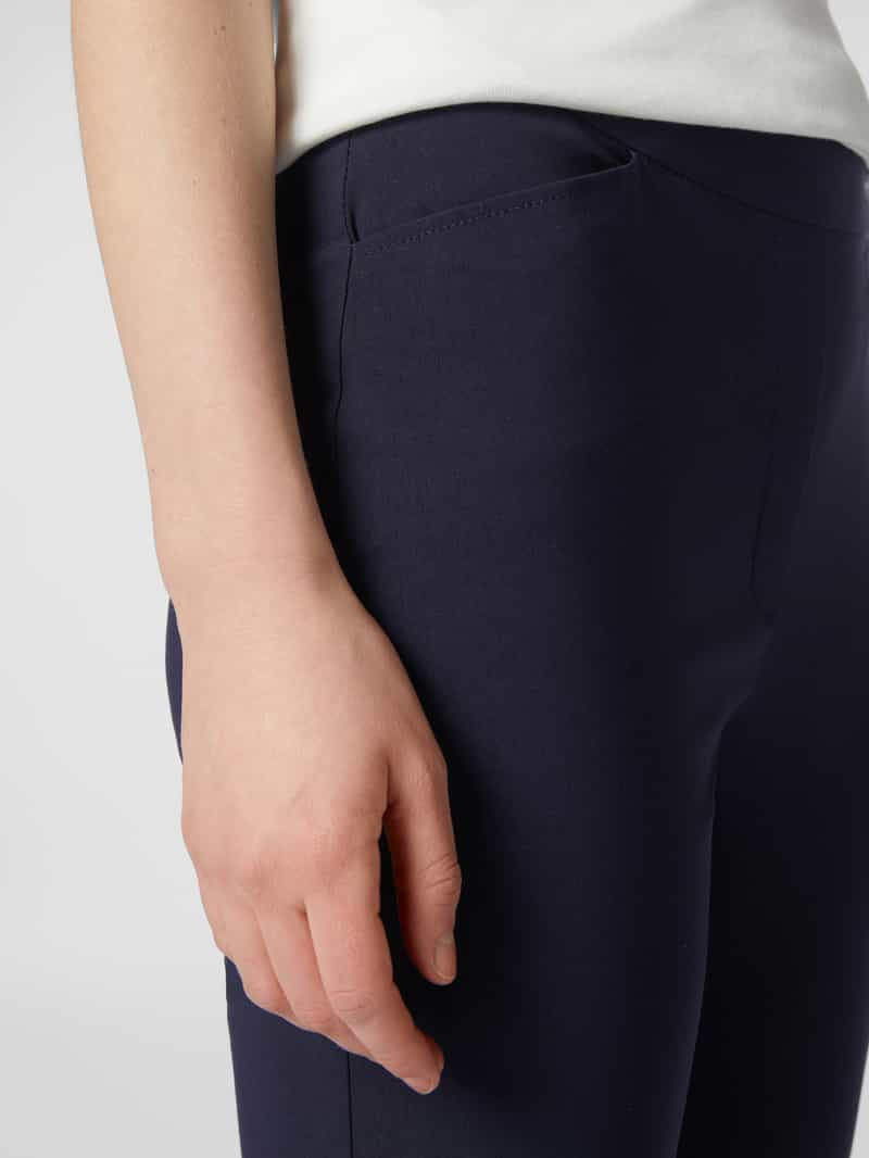 Christian Berg Woman Stoffen broek met smalle pasvorm van crêpe