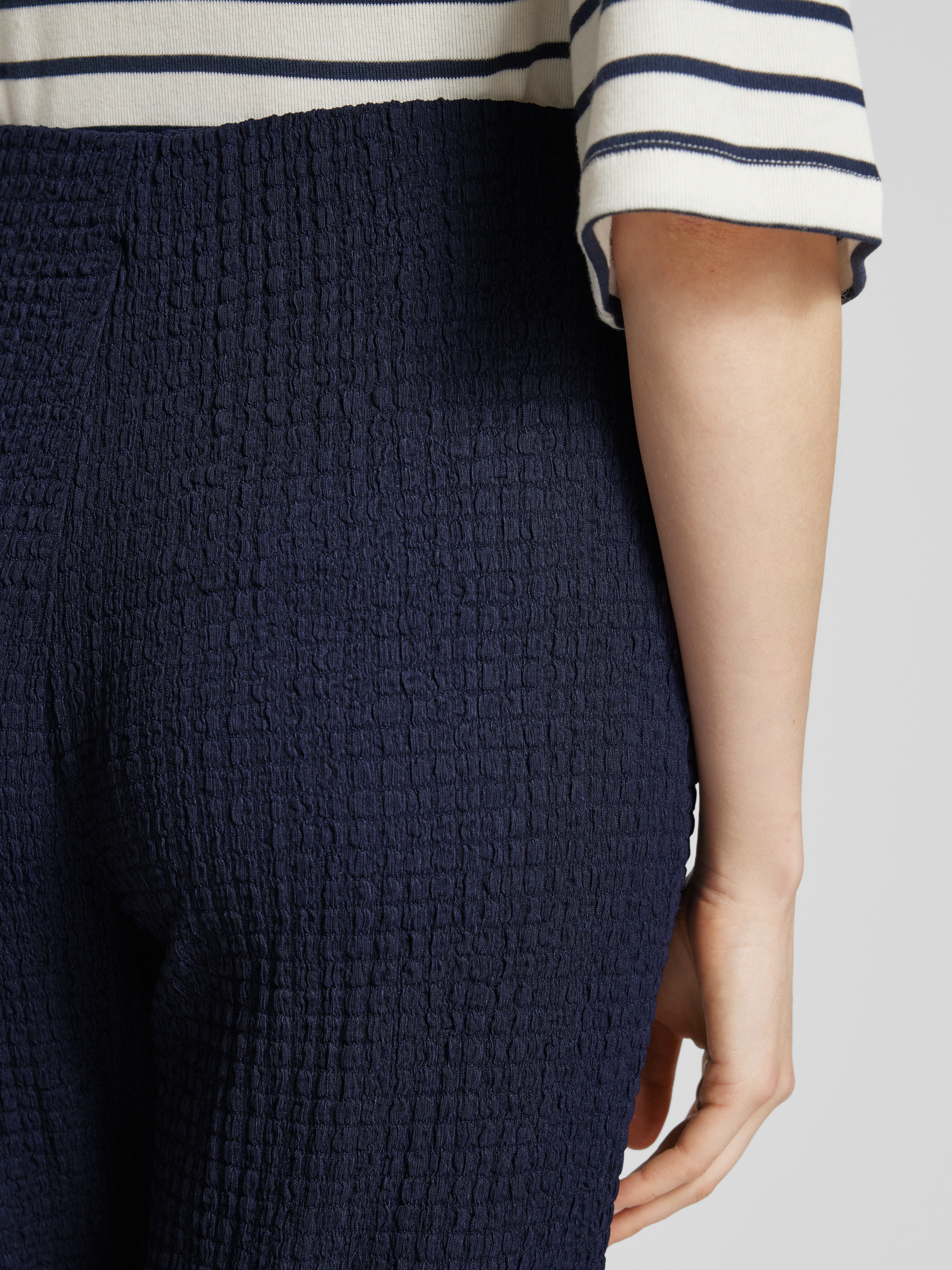 Christian Berg Woman Flared stoffen broek met structuurmotief
