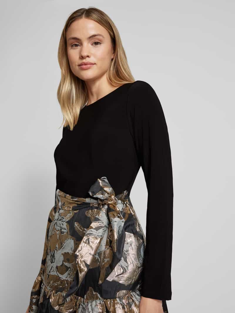 Adrianna Papell Avondjurk in 2-in-1-look met strikceintuur
