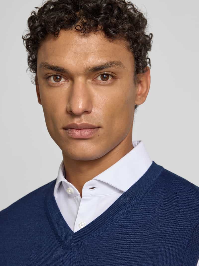 Christian Berg Men Gebreid shirt van een mix van merinowol met V-hals