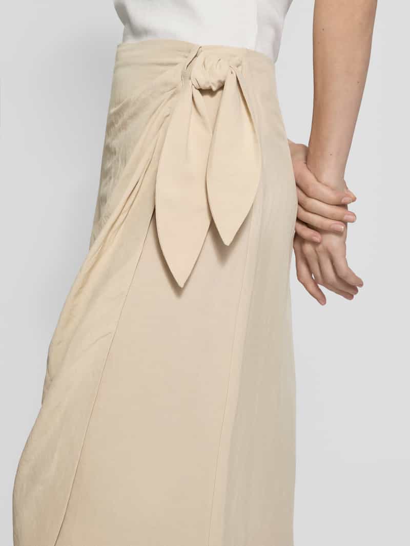 Christian Berg Woman Selection Midirok in wikkellook