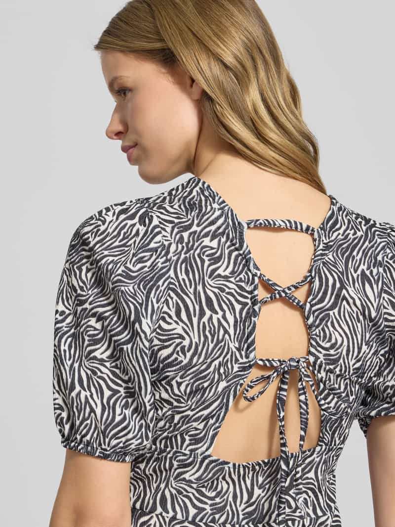 Only Licht uitlopende mini-jurk met rugdecolleté model 'SURI'