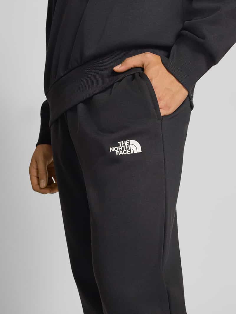 The North Face Regular fit sweatpants met labelstitching