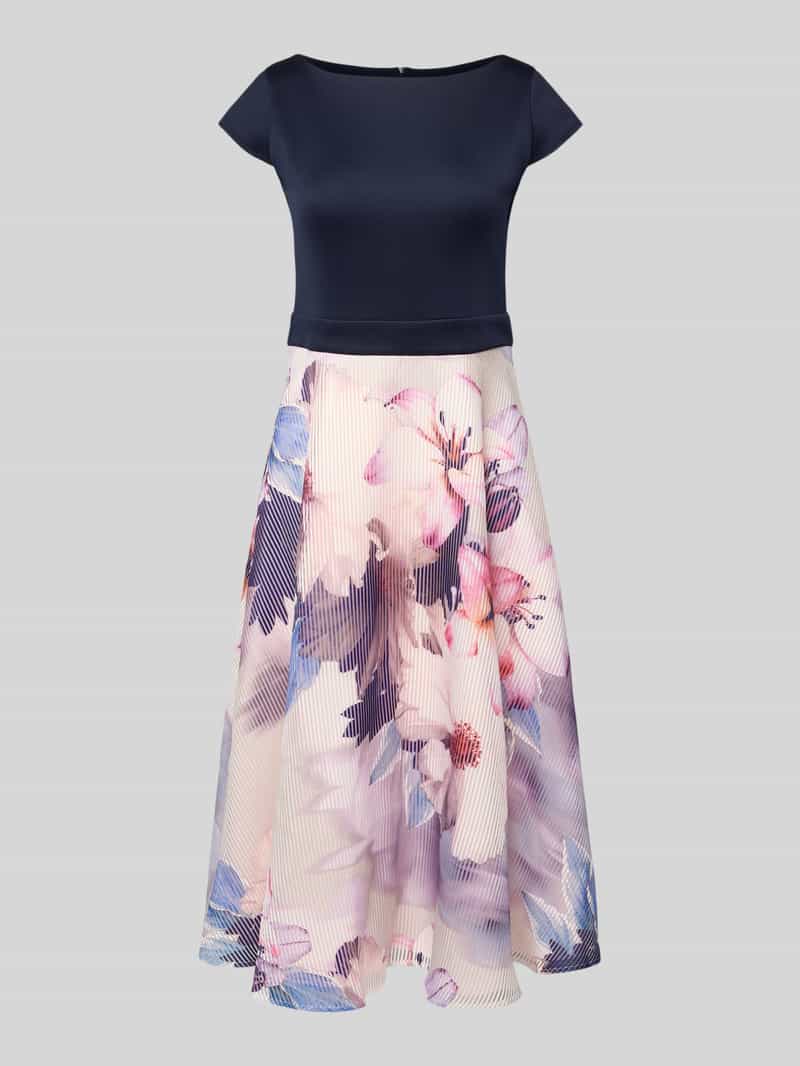 Cocktailjurk met bloemenmotief