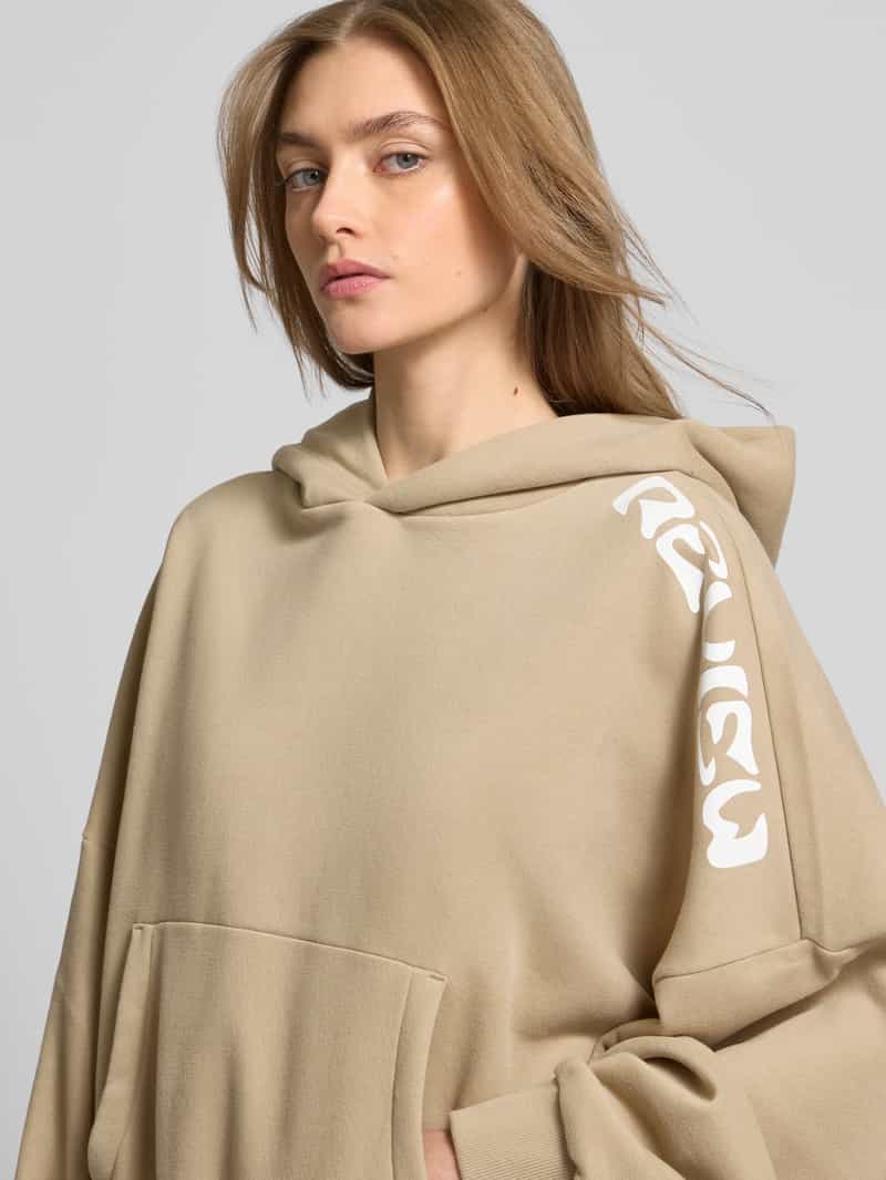 Review Hoodie met labelprint