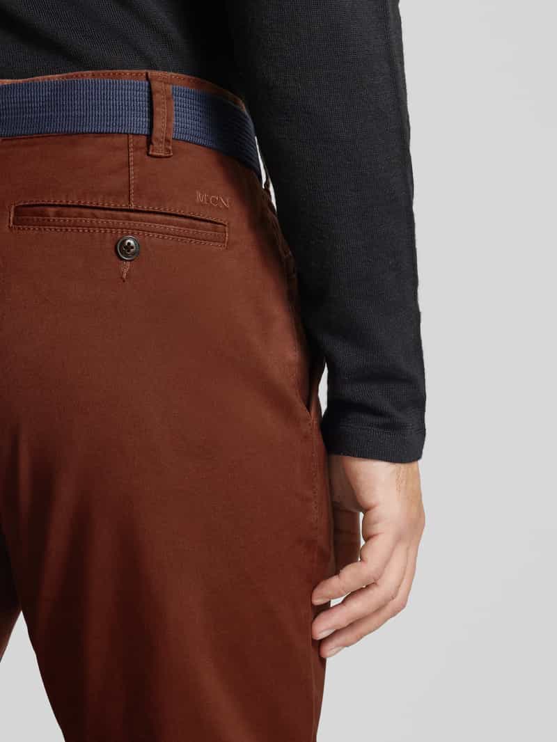 MCNEAL Slim fit chino met riem