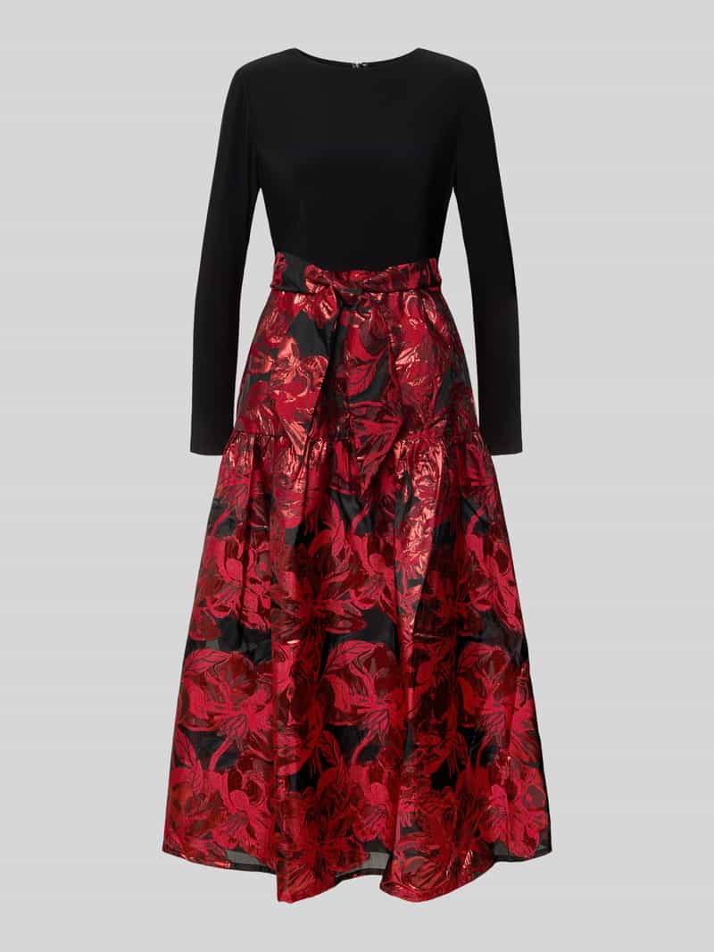 Adrianna Papell Avondjurk met 2-in-1-look.