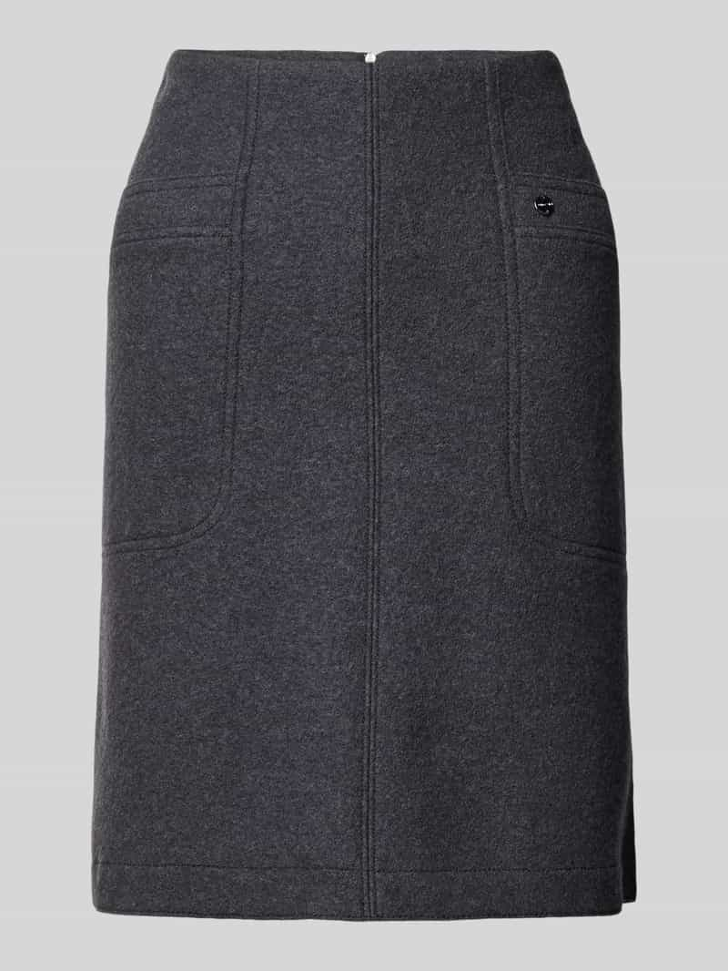 Marc Cain Knielange rok met steekzakken en labeldetail