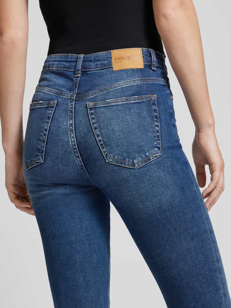 Review Essentials skinny jeans