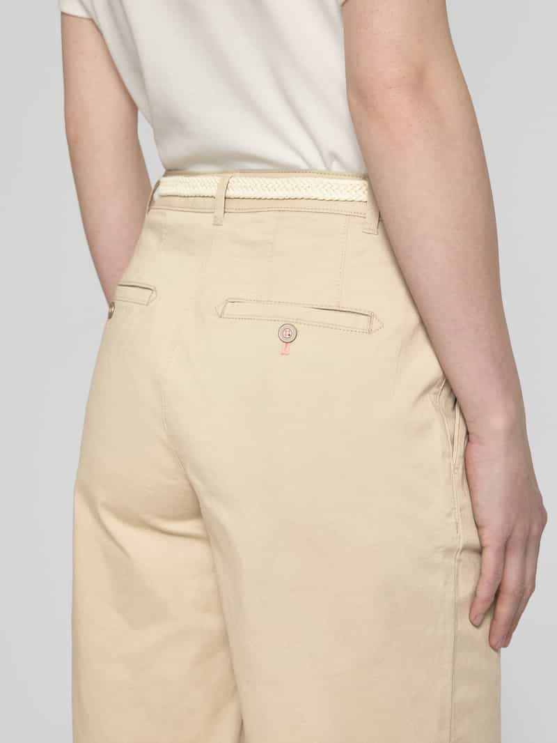 Christian Berg Woman Bermuda met riem en Franse steekzakken