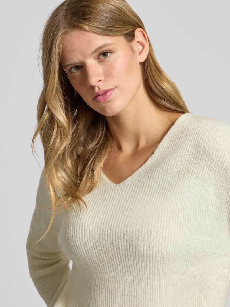 Only Regular fit gebreide pullover met V-hals model 'CAMILLA'