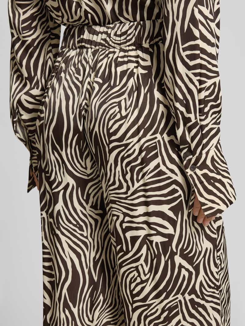 MORE & MORE Relaxed fit stoffen broek van pure viscose met all-over dierenprint