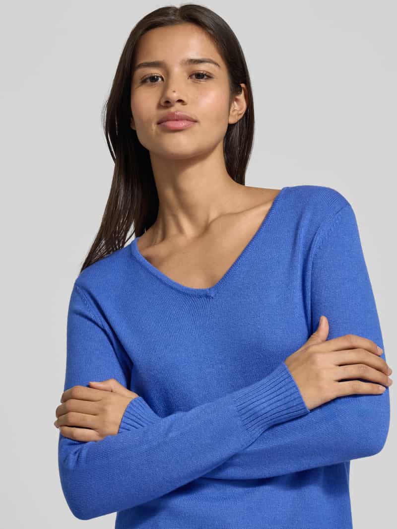 Christian Berg Woman Gebreide pullover van viscosemix met V-hals
