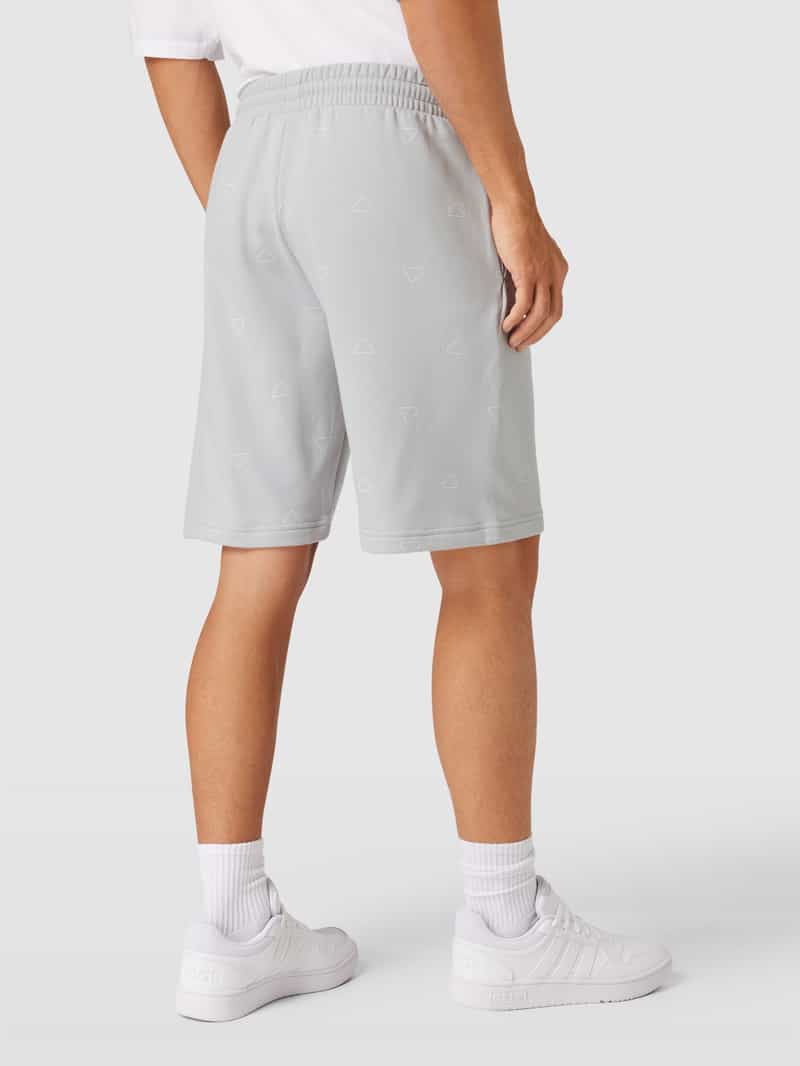 Korte broek met all-over labelprint ADIDAS SPORTSWEAR