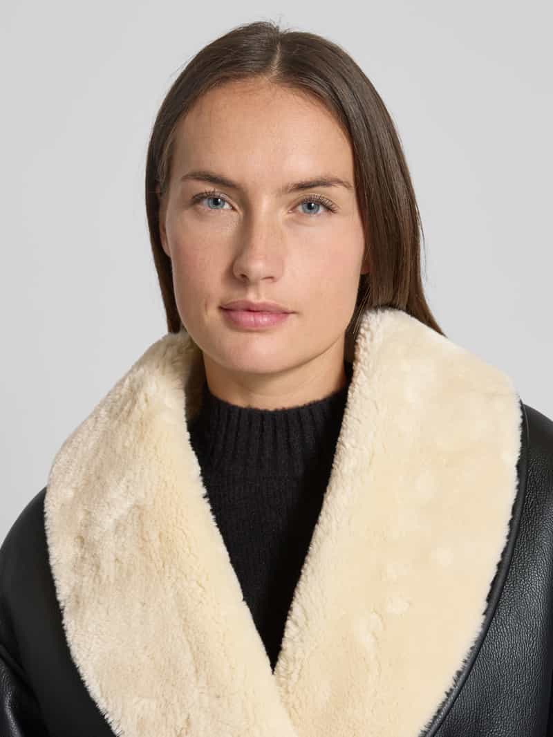 STAND STUDIO Jack in leerlook met strikceintuur model 'Kathini'
