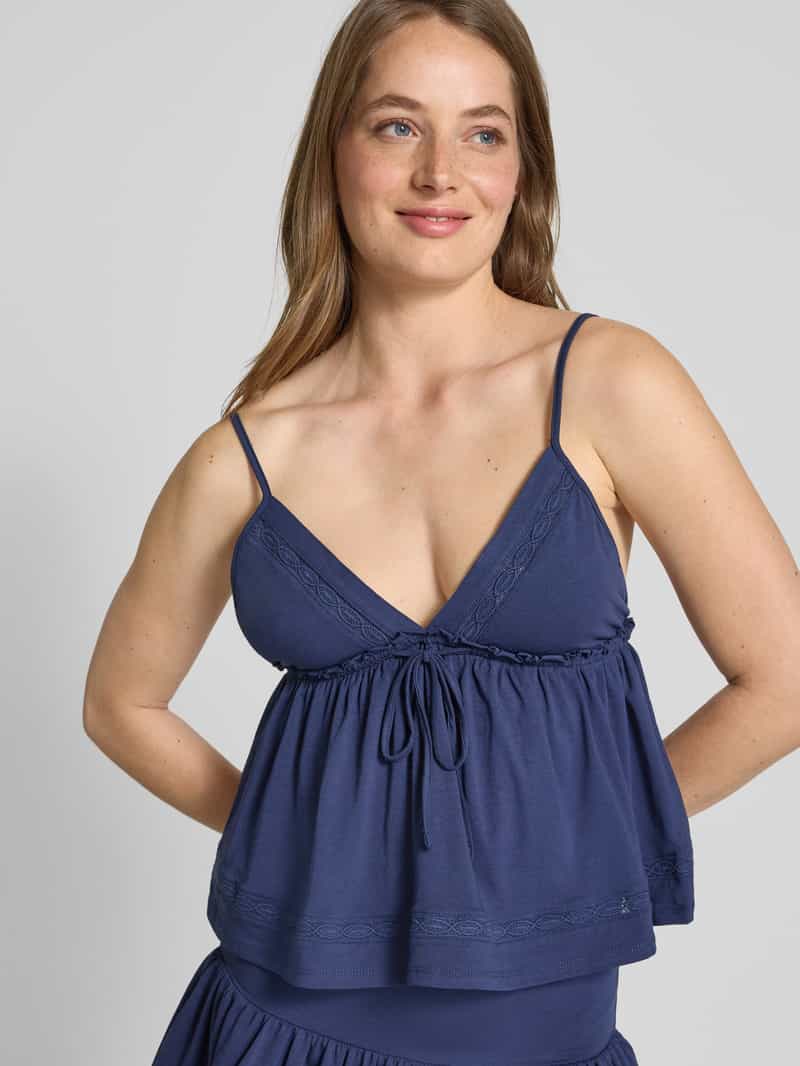 Gina Tricot Top met bandjes en V-hals.