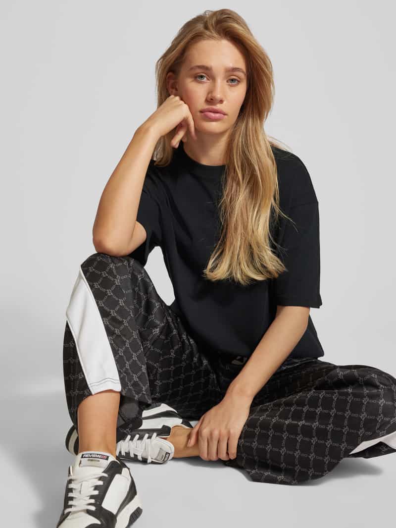 Review Essentials oversized T-shirt