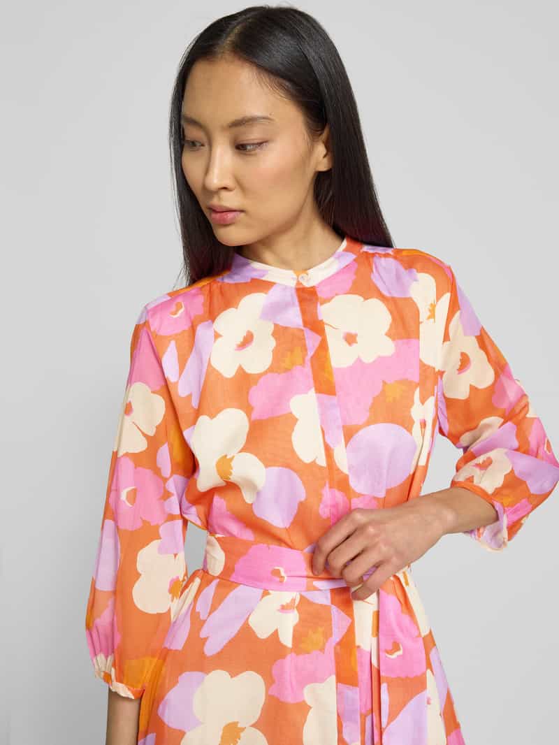 0039 italy Knielange jurk met blinde knoopsluiting model 'MILO'