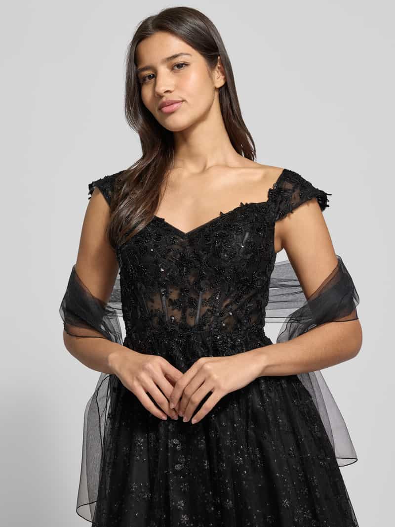 Unique Avondjurk met gebloemd kant