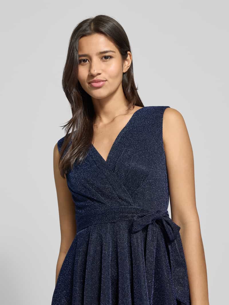 Apricot Knielange jurk met V-hals