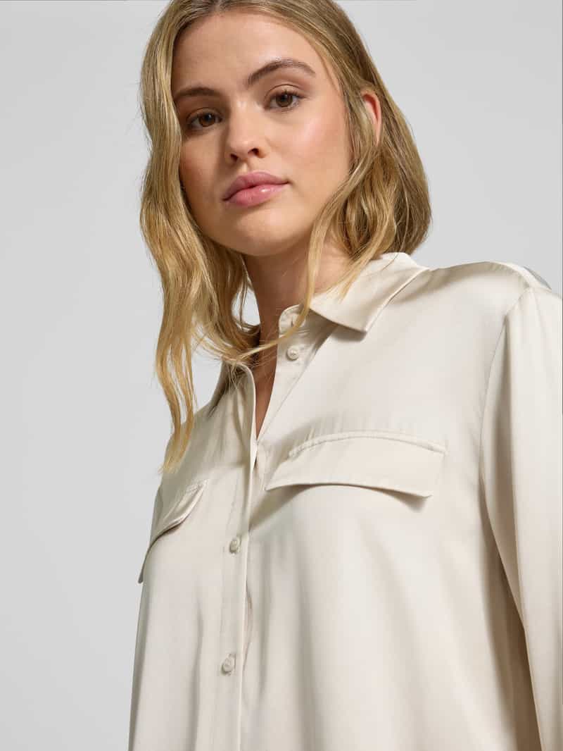 Style Icon Collection Satijnen blouse met knoopsluiting curated by Anouk Yve