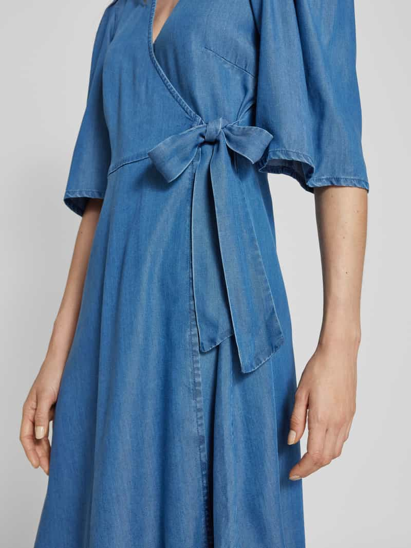 MbyM Knielange wikkeljurk in denimlook model 'Melika'